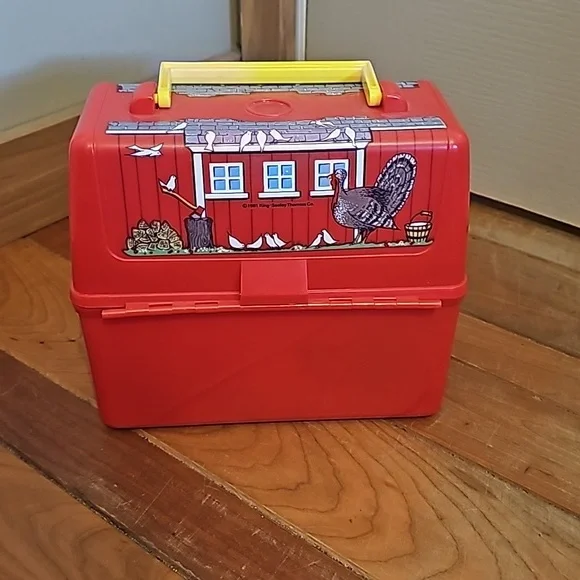 Vintage 1981 Thermos co Red Barn lunch box with cup - Picture 3 of 15